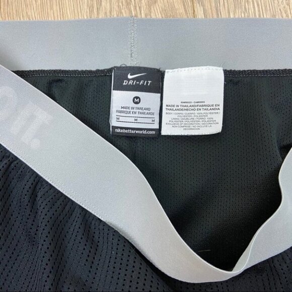 COPY - NikeTraining  Dri-Fit Mesh Shorts Size M in Black - Picture 7 of 8